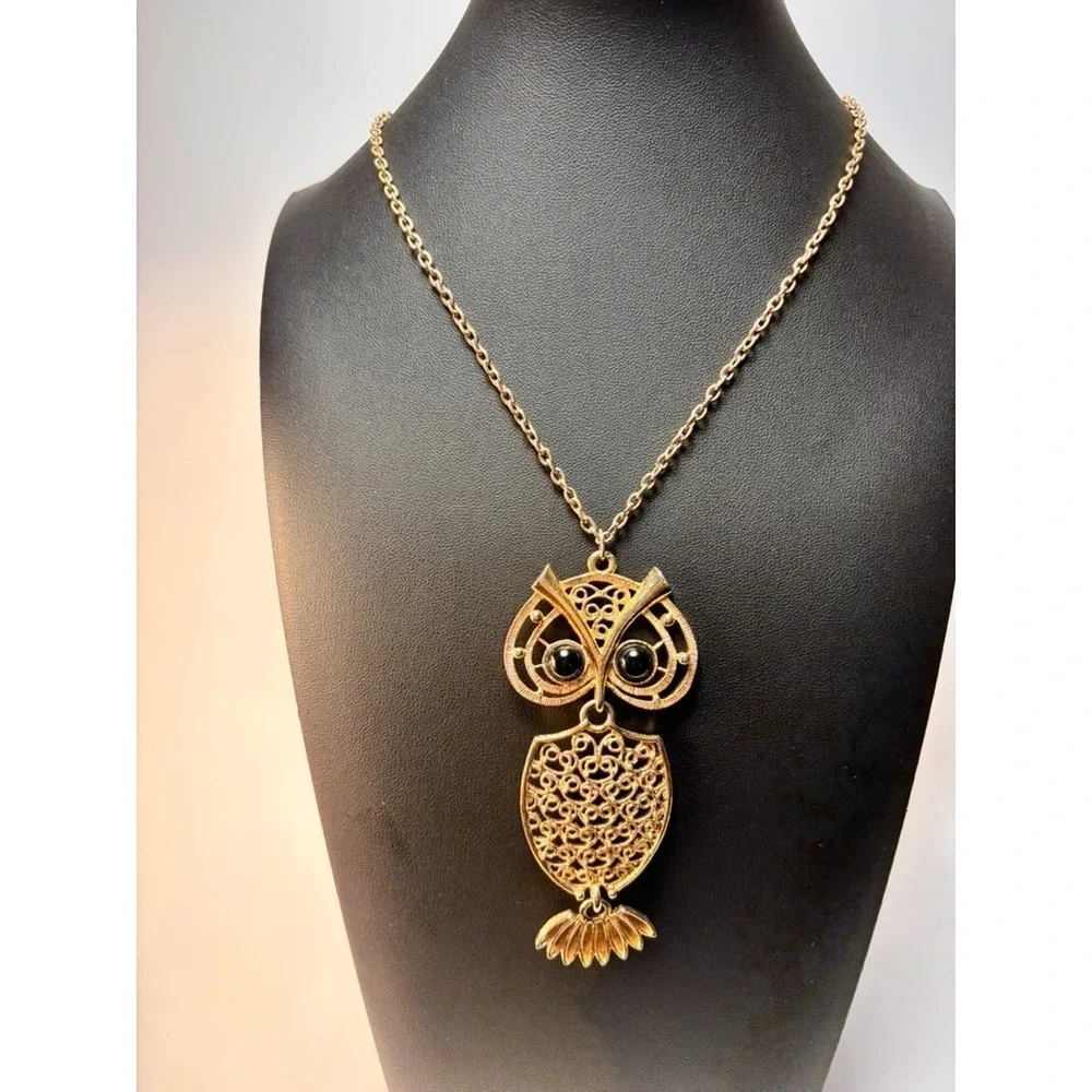 Vintage Necklace Gold Tone Huge Detailed‎ Owl Pendant 28 inch Sarah Coventry